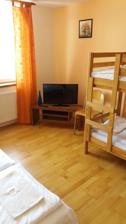 Retro Vrbovec Hotel Buitenkant foto