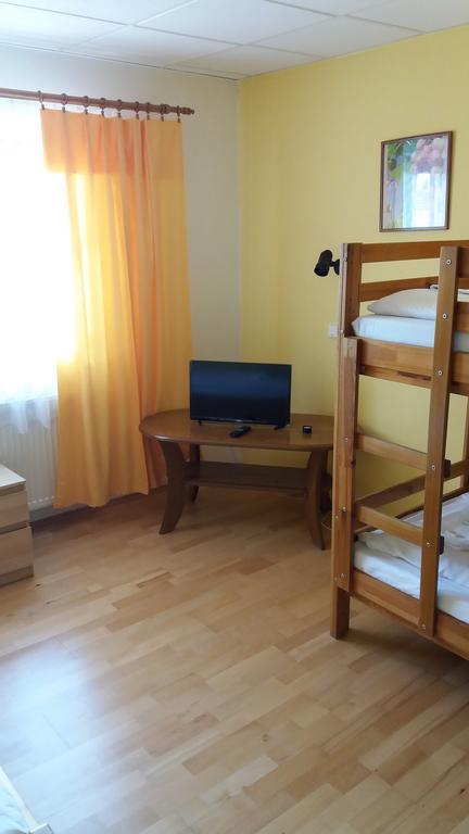 Retro Vrbovec Hotel Buitenkant foto