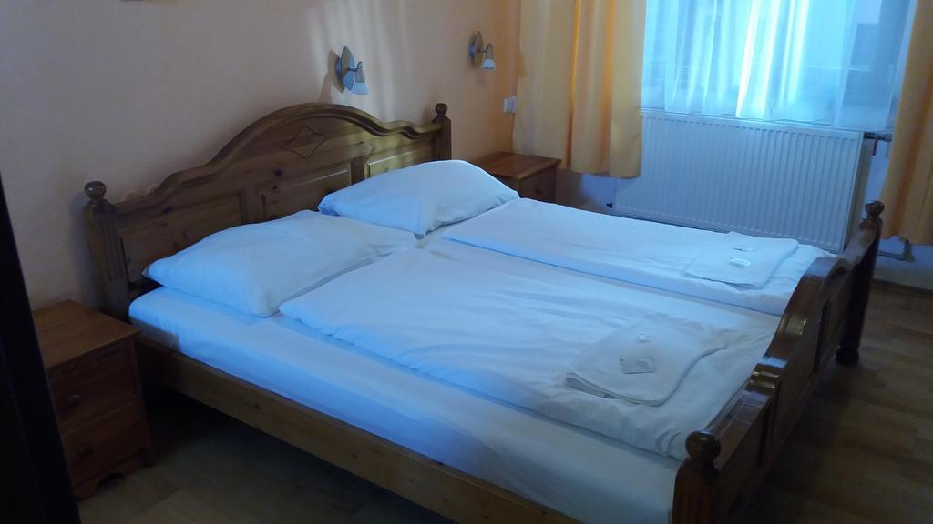 Retro Vrbovec Hotel Buitenkant foto