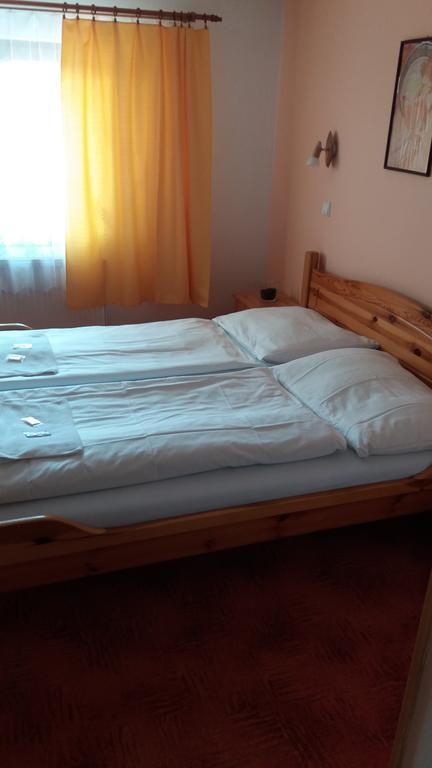 Retro Vrbovec Hotel Buitenkant foto